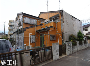 外壁塗装作業中